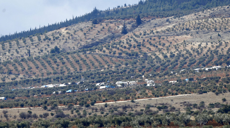 Menekültek sátrai a szíriai oldalon a török-szír határ mentén fekvő Kilis közelében / Fotó: MTI/EPA