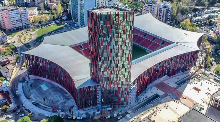 Az új albán stadion a város szívében kapott helyet /Forrás: M Travel Vlog/YouTube