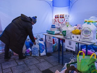 Polacy zaangażowali się w pomoc dla Ukrainy. Obowiązujące przepisy nie dają zbyt wielu możliwości na korzystne podatkowo rozliczenie przekazywanej pomocy, a te formy, które są możliwe, są niestety sformalizowane