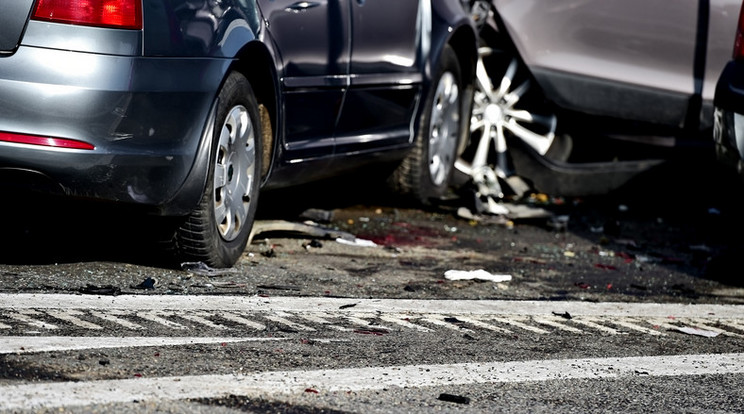 Két autó ütközött az M1-esen / Fotó: Shutterstock