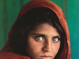 „Afgańska dziewczyna” Steve’a McCurry’ego - 283 tys. PLN