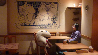Moomin House Cafe w Tokio - kawiarnia z Muminkami dla samotnych