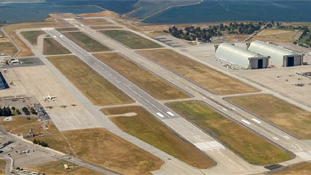 Google wynajmie lotnisko z gigantycznym hangarem od... NASA