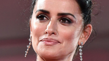 Penelope Cruz cała na biało na festiwalu w Wenecji. Aktorka zachwyca wyglądem