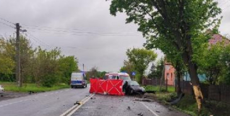 Tragiczny wypadek w Pyskowicach. Nie żyje 21-latek. Droga jest zablokowana