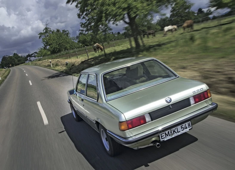 Nadal można znaleźć zadbane egzemplarze BMW E21 z 6-cylindrowym gaźnikowym silnikiem, i to w dobrej cenie. Wkrótce jednak może się to zmienić