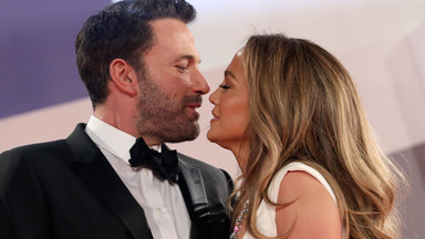 Jennifer Lopez i Ben Affleck nie szczędzą sobie czułości na festiwalu w Wenecji