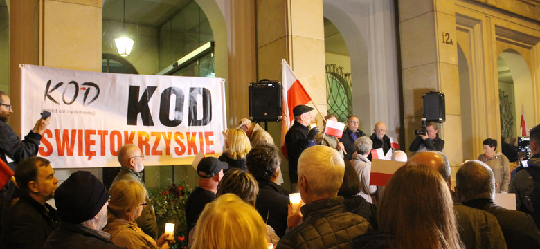 Protest KOD przed kieleckim sądem. "Czekamy na KRES neo-KRS"