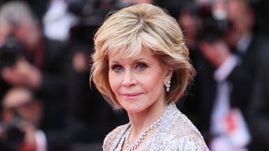 Jane Fonda ma już 86 lat. Sekret jej urody to nie tylko operacje plastyczne