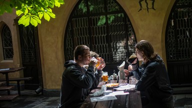 Pierwszy dzień otwartych tarasów i ogródków restauracyjnych w Czechach