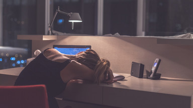 Psycholog: przez pracę online depresja może być niezauważona przez długie miesiące