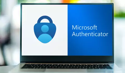 Microsoft Authenticator. Jak korzystać z uwierzytelniania dwuskładnikowego i menedżera haseł? Poradnik