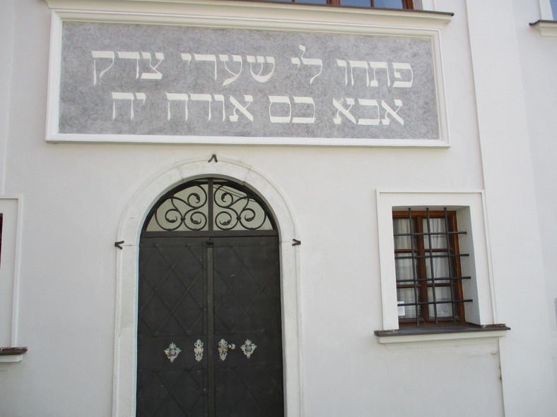 Wejście do synagogi w Mikulovie