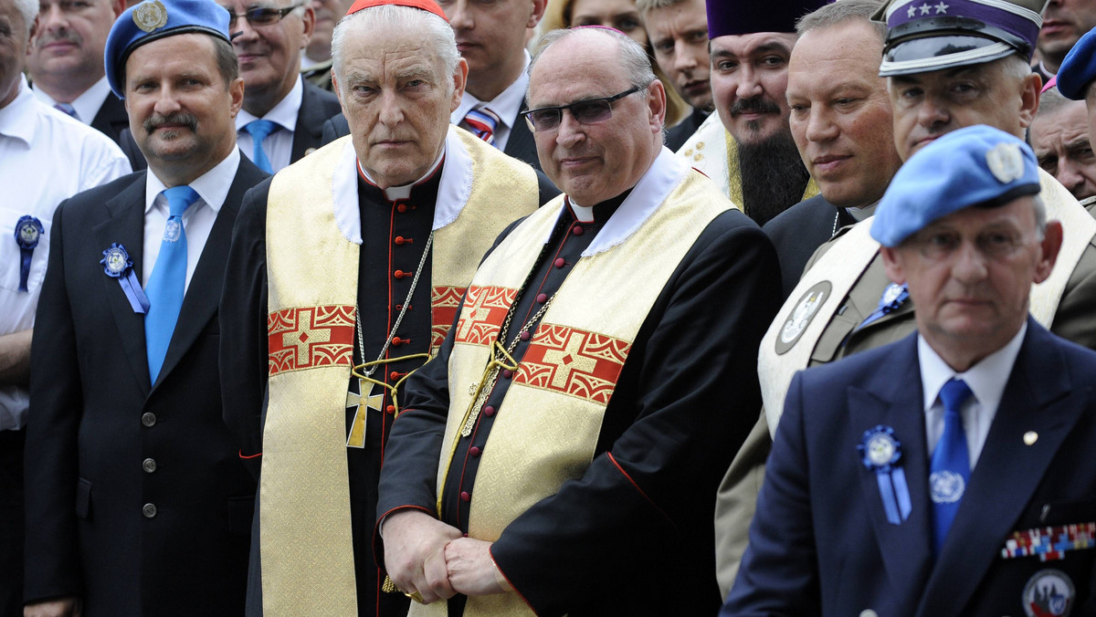 W opublikowanym wczoraj przez KAI liście z Kancelarii Prezydenta do bp. Meringa min. Jacek Michałowski poinformował, że "prezydent nie może wpływać na przebieg postępowania koncesyjnego" i nie włączy się w sprawię TV Trwam. Bp Mering, który wcześniej prosił o pomoc prezydenta, nie kryje oburzenia. - Odpowiedź, którą otrzymałem to kpina - mówi w rozmowie z "Naszym Dziennikiem".