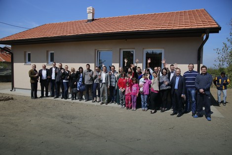 Komšije su organizovale pravo veselje za useljenje i pozvale goste