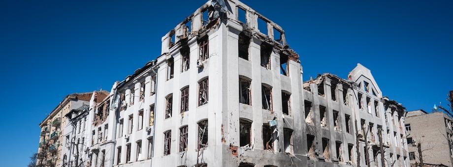 Eksperci Polskiego Instytutu Ekonomicznego proponują stworzenie współczesnego odpowiednika planu Marshalla dla odbudowy Ukrainy. Na zdjęciu, zniszczona zabudowa w Charkowie