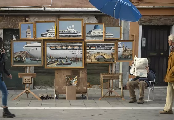 Banksy udawał ulicznego sprzedawcę w Wenecji. Policja go przegoniła