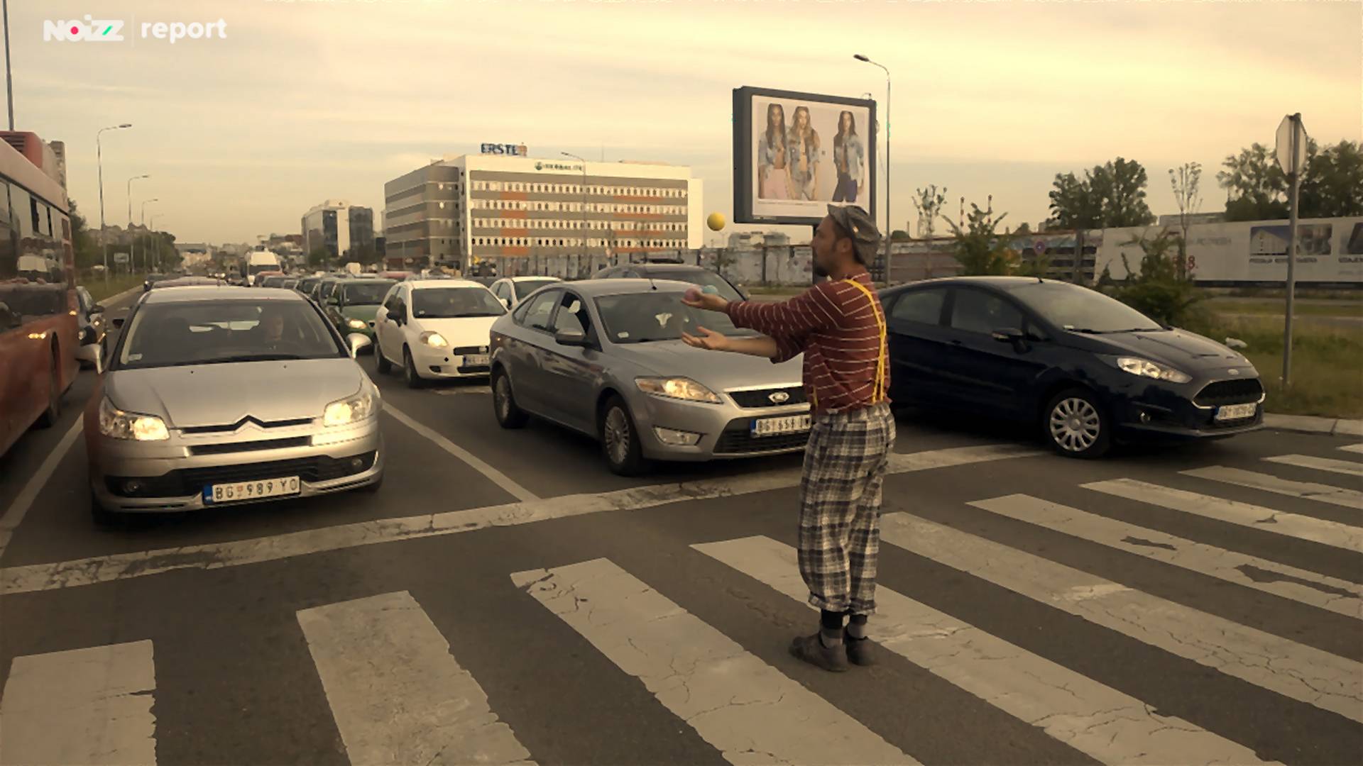 Kakvu priču krije momak koji žonglira po ulicama Beograda