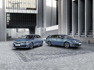 Odświeżona Toyota Auris pojawi się jako hatchback i kombi.