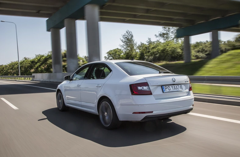 Skoda Octavia Laurin & Klement 2.0 TDI 4x4; Auto prowadzi się bardzo komfortowo, jest przestronne i potrafi być bardzo szybkie