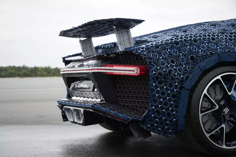 Bugatti Chiron złożony z LEGO Technic