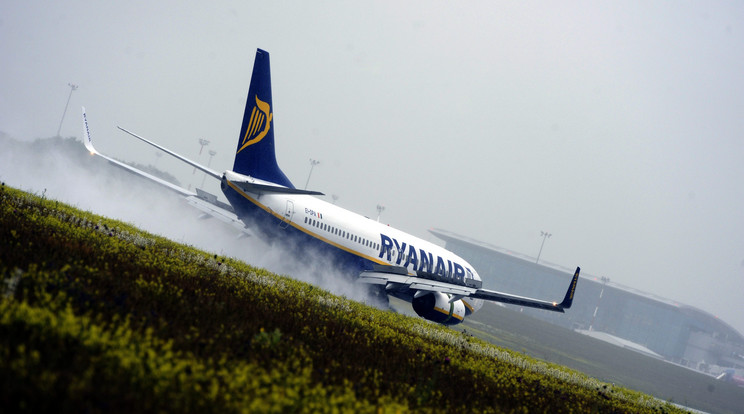 A Ryanair gépe műszaki hiba miatt fordult vissza/Fotó: MTI- Földi Imre