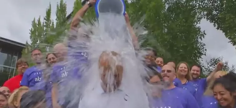 Microsoft wyzywa testerów Windows 10 do ALS Ice Bucket Challenge (wideo)