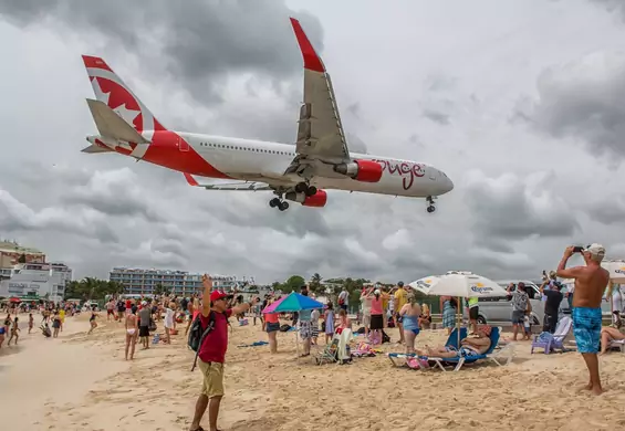 Śmiertelny wypadek przy słynnym lotnisku na Karaibach. Zginęła turystka