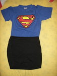 bluzka z supermena z czarna spodniczka