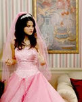 e) Selena Gomez  ["czarodzieje z wewarley place- Alex]