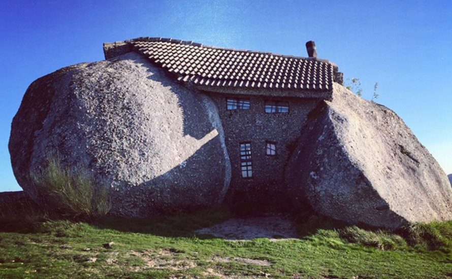Kamienny dom, który spodobałby się Flinstonom