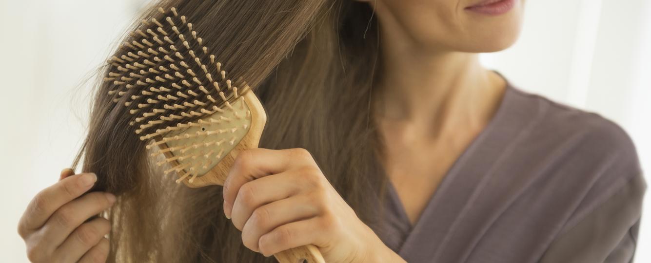 Jak zadbać o włosy i paznokcie w okresie jesienno-zimowym? Postaw na odpowiednią pielęgnację