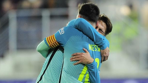 Radość Leo Messiego i Denisa Suareza
