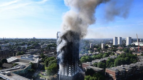 Grenfell Tower dziś rano (PAP/EPA)