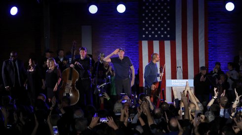 Zwolennicy czekają na Hillary Clinton w New Hampshire, fot. Reuters/Lucas Jackson