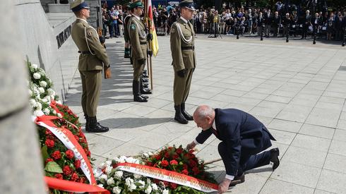 Pod Pomnikiem Polskiego Państwa Podziemnego wieniec złożył m.in. minister obrony narodowej Antoni Macierewicz