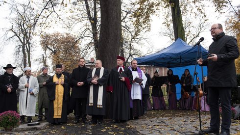 Modlitwa na Cmentarzu Nieistniejących Cmentarzy w Gdańsku, fot. PAP/Roman Jocher