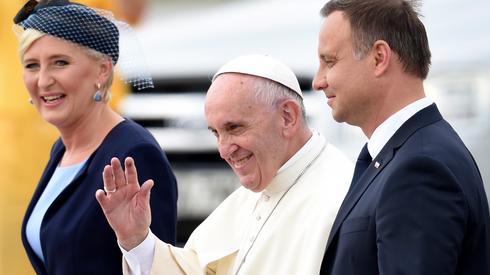 Papież Franciszek powitany w Krakowie, fot. PAP/Radek Pietruszka