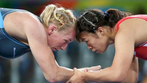 Monika Michalik (L) (fot. Reuters)