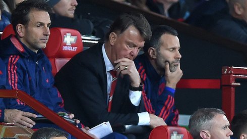 Louis van Gaal i Ryan Giggs na razie nie mają powodów do zadowolenia PAP/EPA