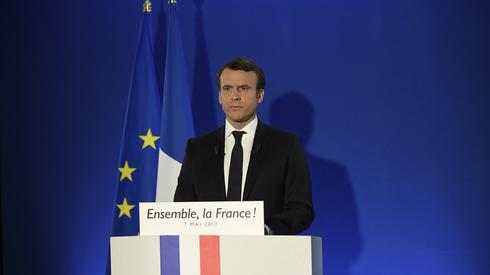 Emmanuel Macron podczas pierwszej przemowy po ogłoszeniu wyników (Fot. LIONEL BONAVENTURE/PAP)