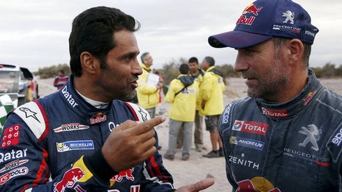 Dwaj najlepsi kierowcy tegorocznego Rajdu Dakar. Po lewej Katarczyk Nasser Al-Attiyah, a po prawej Francuz Stephane Peterhansel (fot. Reuters)