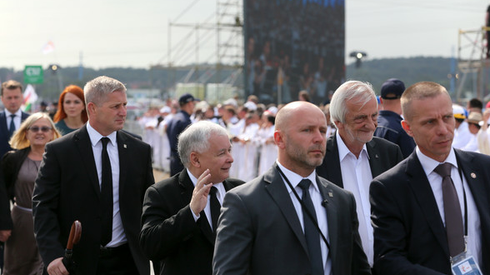 Wśród gości również Jarosław Kaczyński i wicemarszałek Sejmu Ryszard Terlecki (fot. PAP/Paweł Supernak)