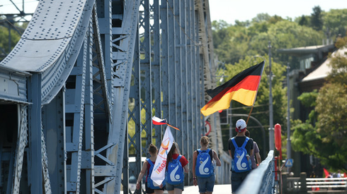  Pielgrzymi w drodze z Krakowa do Brzegów (fot.PAP/Obara)