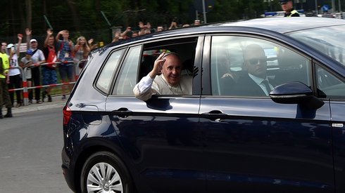 Papież w drodze do Krakowa, fot. PAP/Marcin Obara