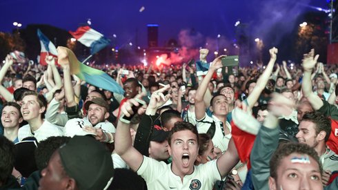 Kibice podczas wczorajszego meczu (fot. AFP)