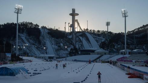 Stadion biathlonowy, biegowy i skocznie narciarskie w PjongCzangu (fot. AFP)