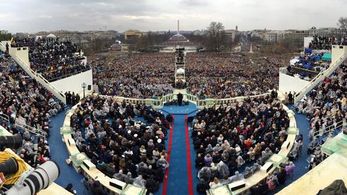 Amerykanie zebrani przed Kapitolem podczas przemowy Donalda Trumpa (Jim Lo Scalzo/PAP) 