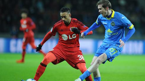 Karim Bellarabi i Aliaksandr Hleb (fot. AFP)