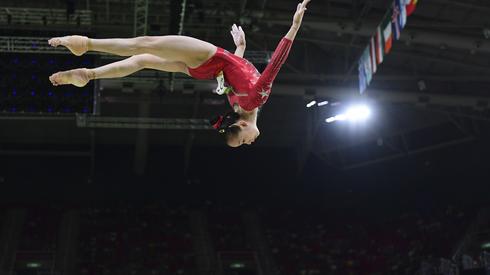 16-letnia Fan Yilin jest jedną z faworytek zawodów gimnastycznych. Obecnie trwają eliminacje. (Fot. Emmanuel Dunand/AFP)
